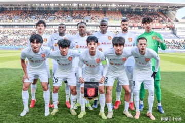 英超直播-中超升班马票价太高！球迷怒了 俱乐部门口放韭菜抗议 黄健翔炮轰