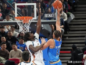 足球投注-CBA生涯首秀！麦基12中5得12分6板3助 连续“举火烧天”引关注